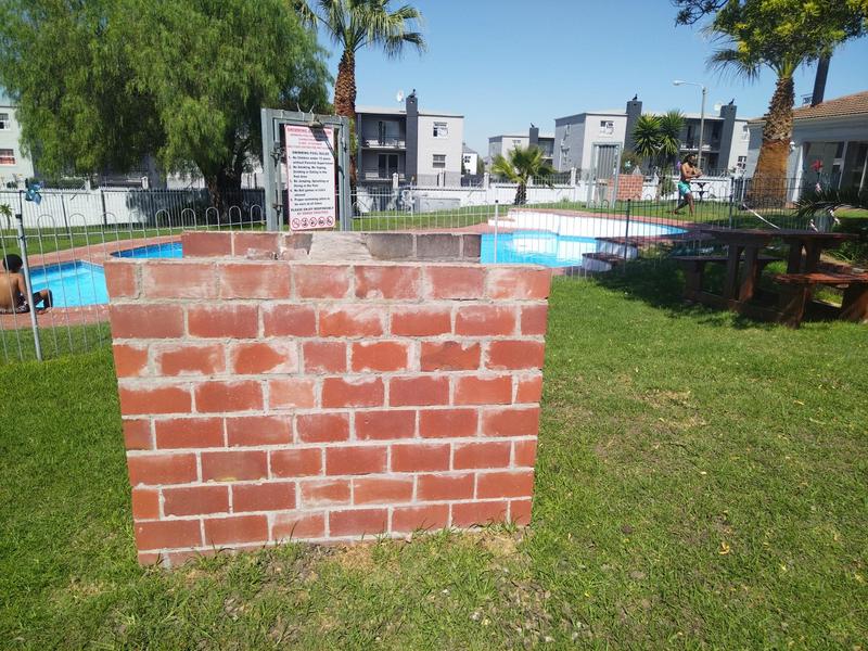2 Bedroom Property for Sale in Vredekloof East Western Cape